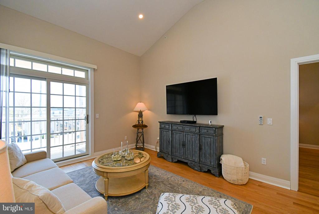 510 N BAY AVENUE Unit: 303
