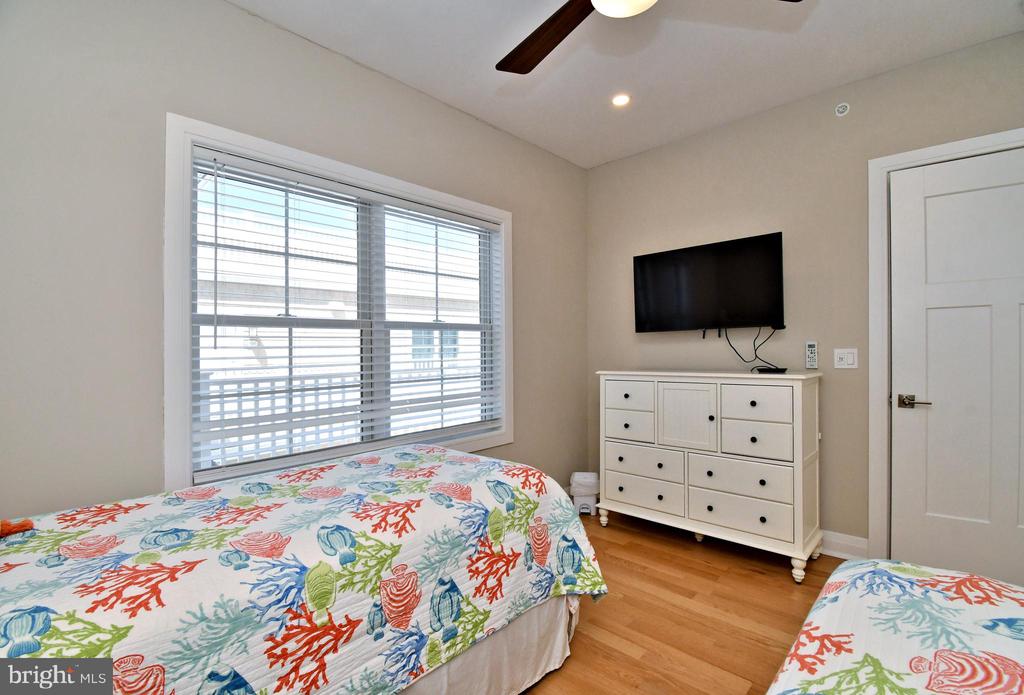 510 N BAY AVENUE Unit: 303