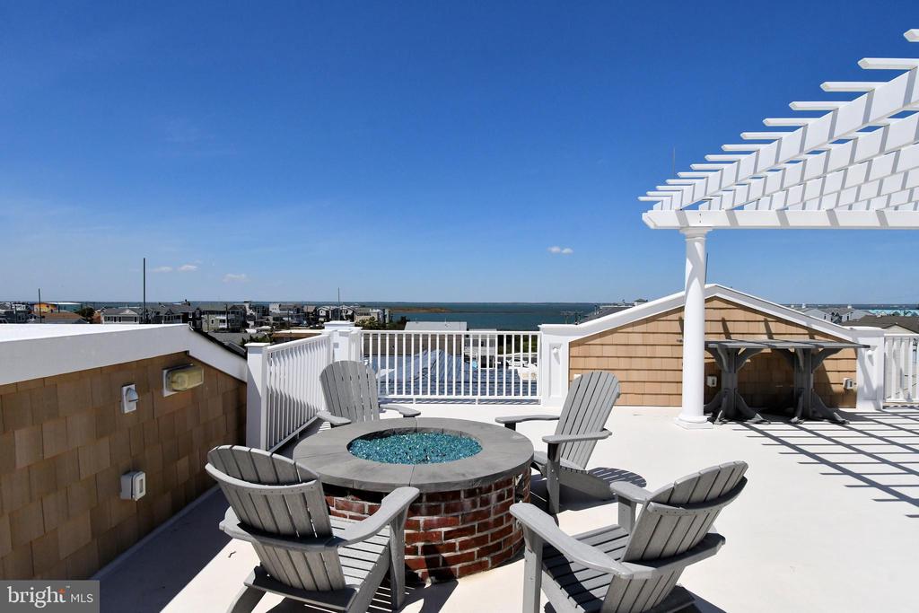 510 N BAY AVENUE Unit: 303