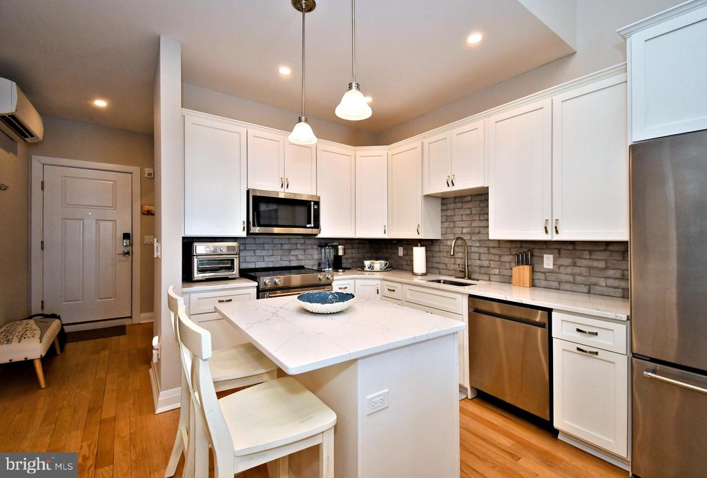 510 N BAY AVENUE Unit: 303