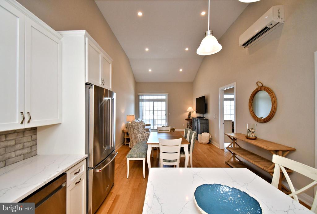 510 N BAY AVENUE Unit: 303