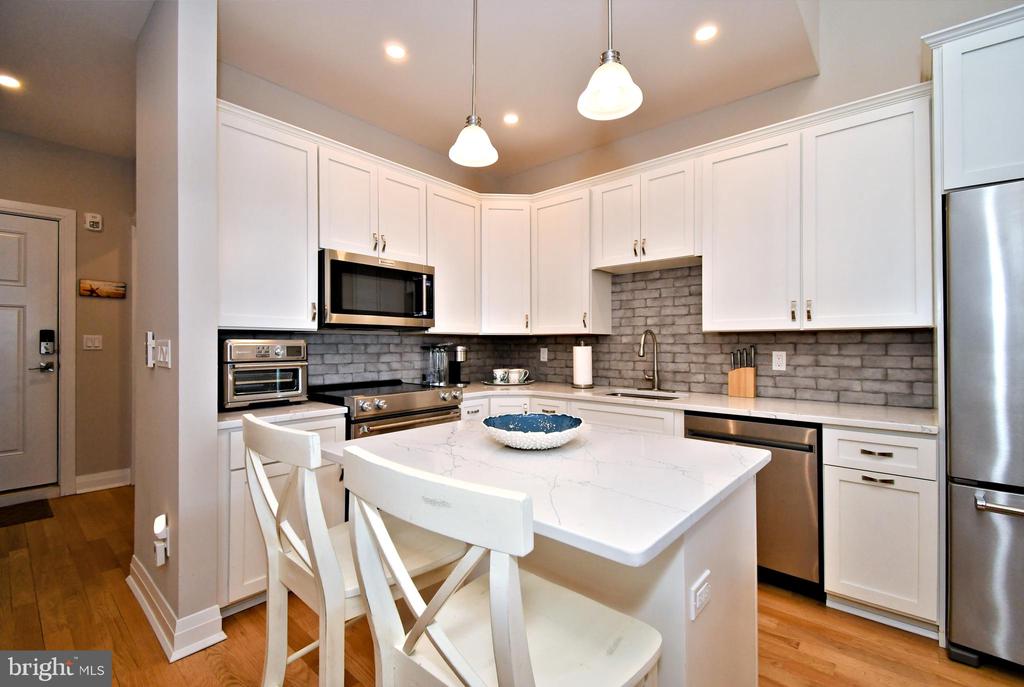 510 N BAY AVENUE Unit: 303