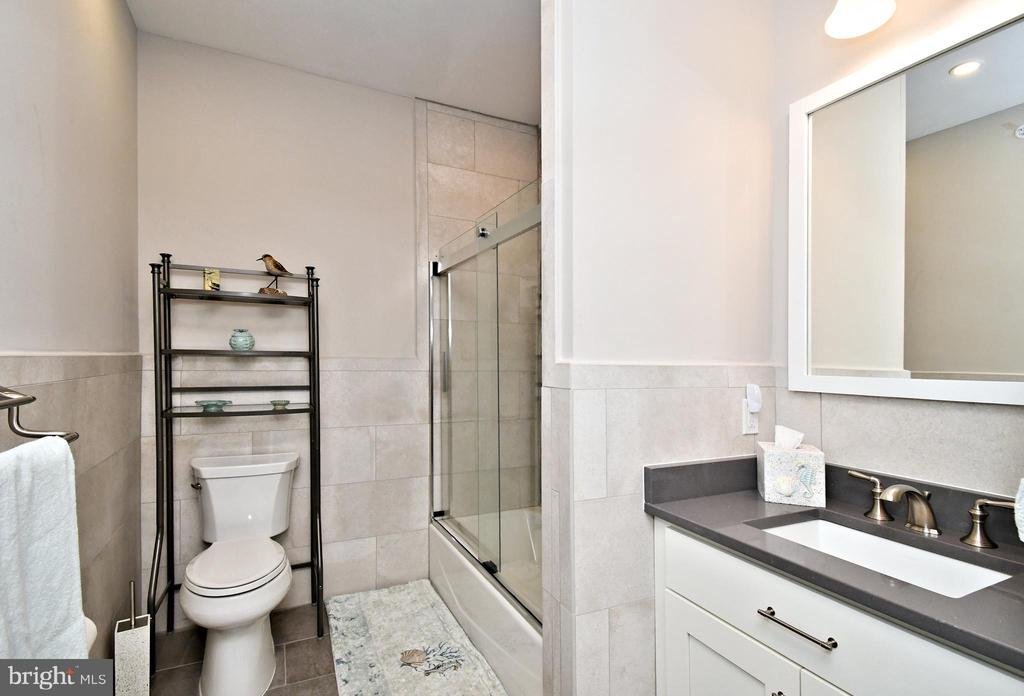 510 N BAY AVENUE Unit: 303