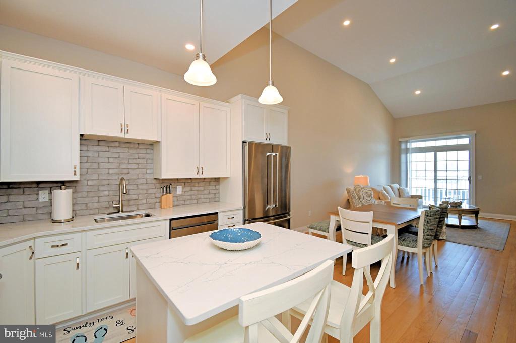 510 N BAY AVENUE Unit: 303