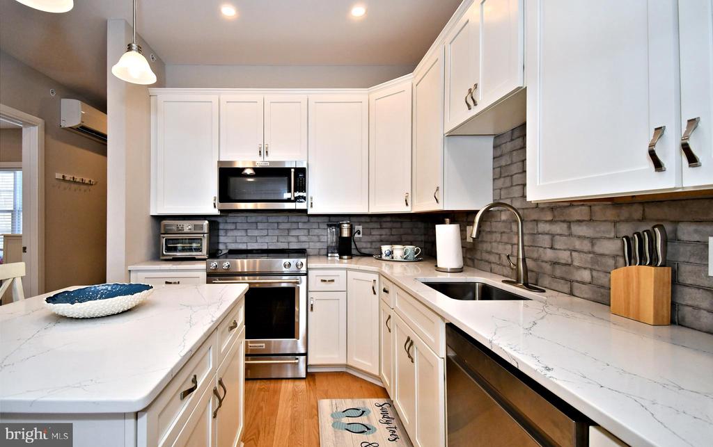 510 N BAY AVENUE Unit: 303
