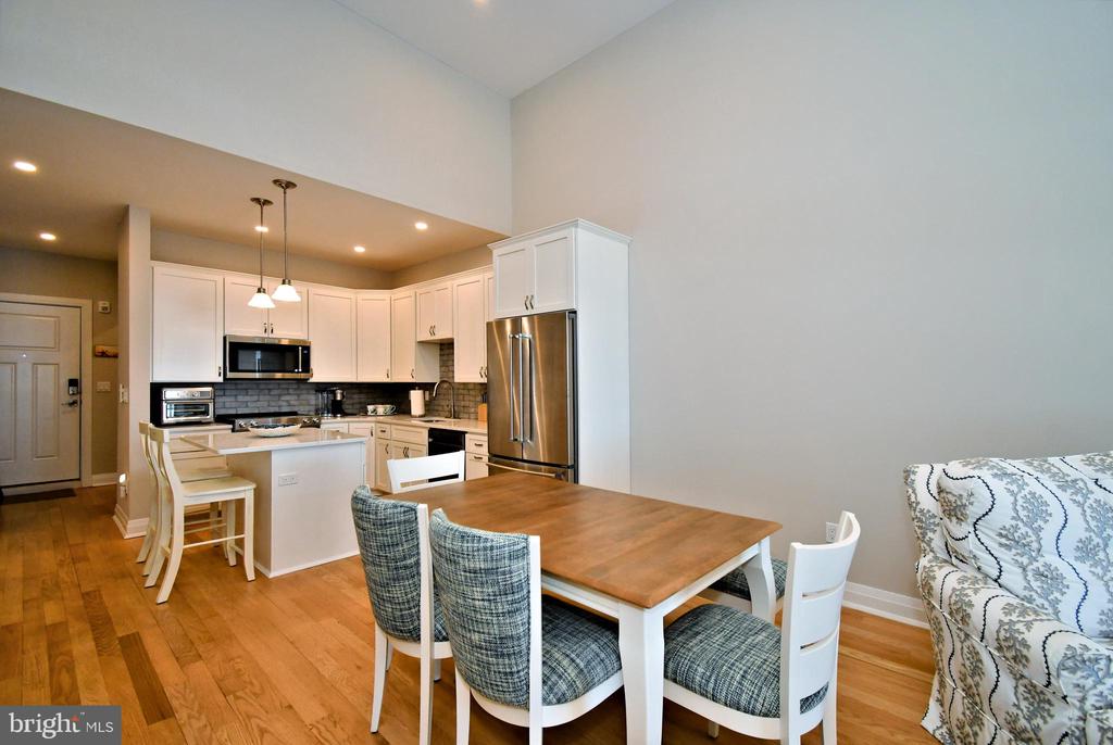 510 N BAY AVENUE Unit: 303