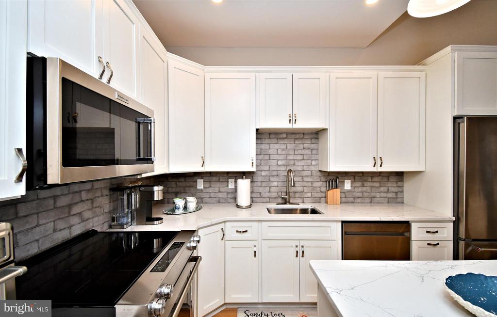 510 N BAY AVENUE Unit: 303