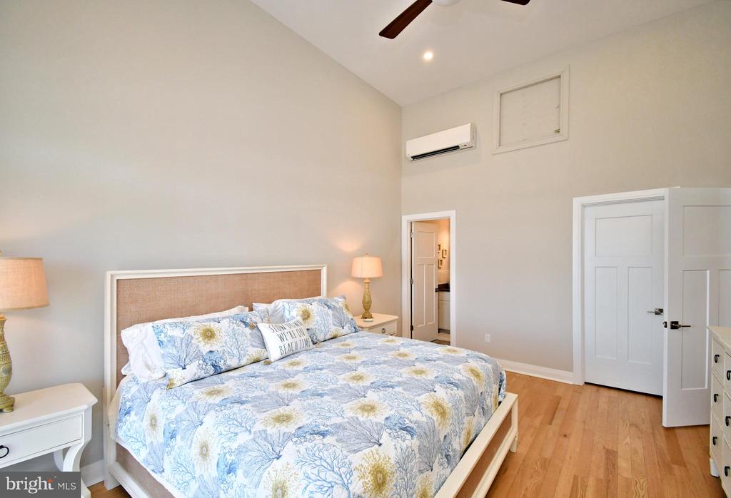 510 N BAY AVENUE Unit: 303