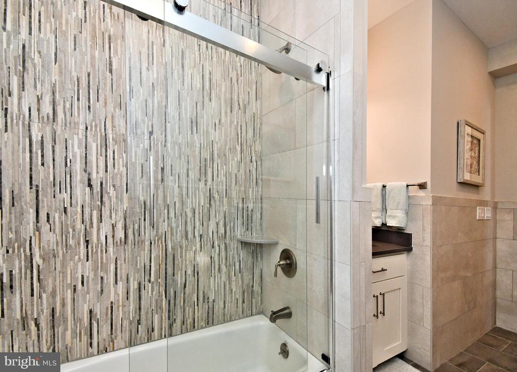 510 N BAY AVENUE Unit: 303