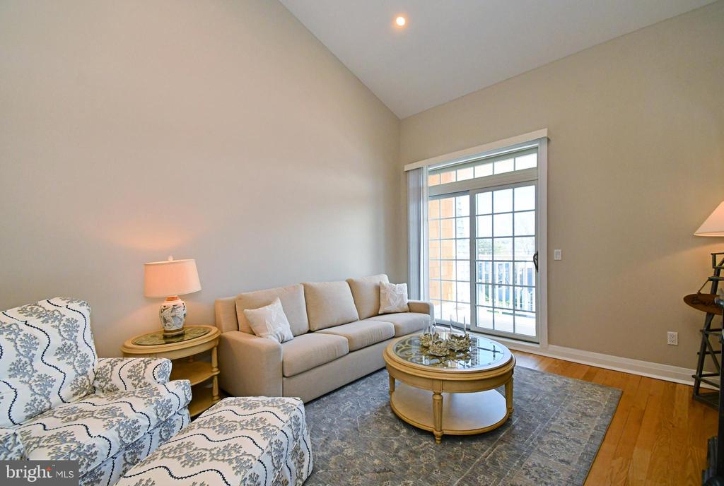 510 N BAY AVENUE Unit: 303