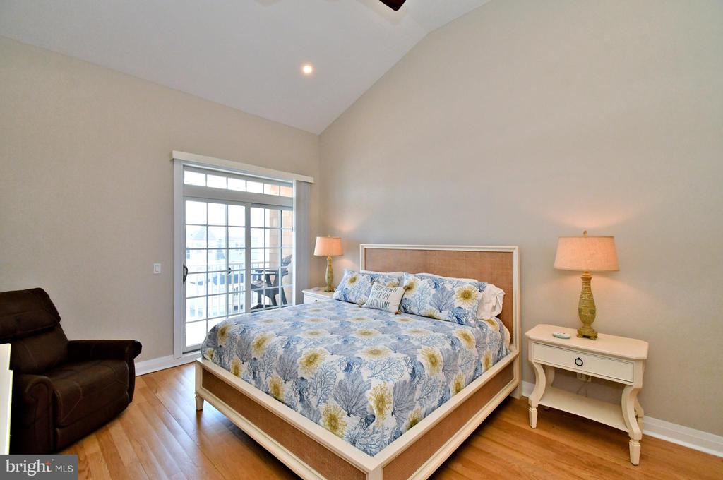 510 N BAY AVENUE Unit: 303