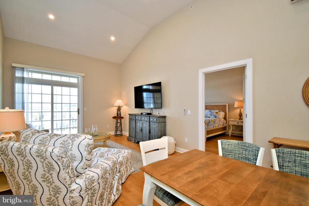 510 N BAY AVENUE Unit: 303