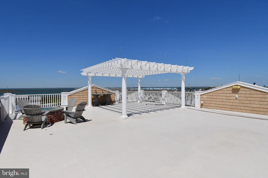 510 N BAY AVENUE Unit: 303