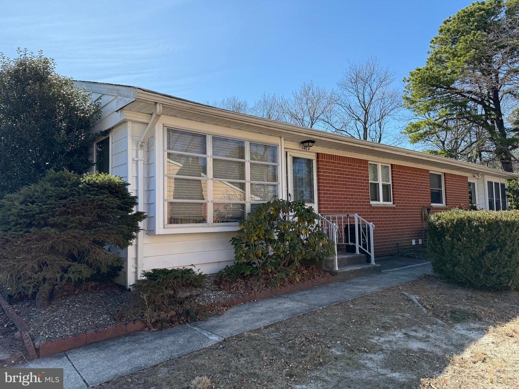 146 B HUDSON PARKWAY Unit: B