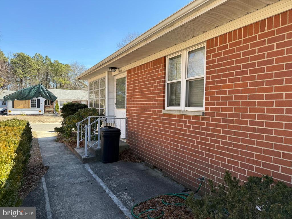 146 B HUDSON PARKWAY Unit: B