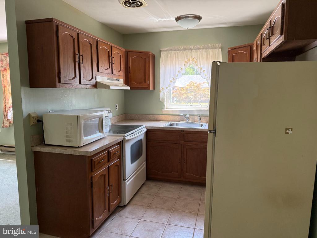 146 B HUDSON PARKWAY Unit: B
