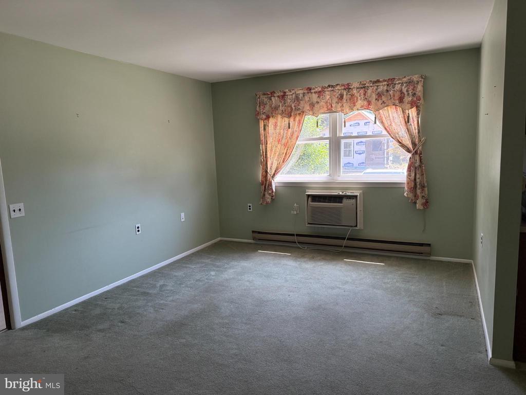 146 B HUDSON PARKWAY Unit: B