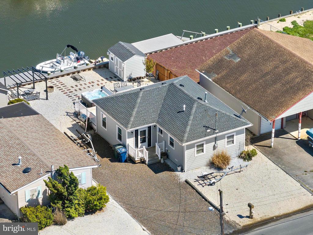 122 N SPINNAKER DRIVE