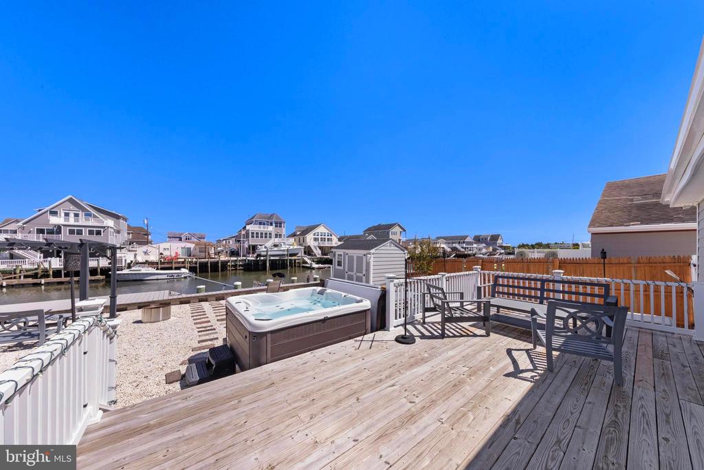 122 N SPINNAKER DRIVE