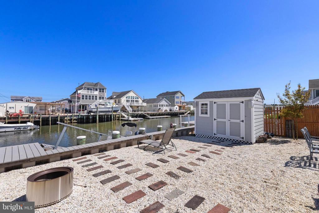 122 N SPINNAKER DRIVE