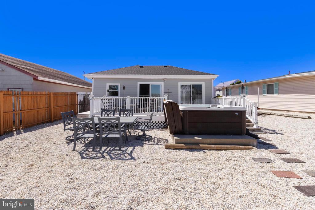 122 N SPINNAKER DRIVE