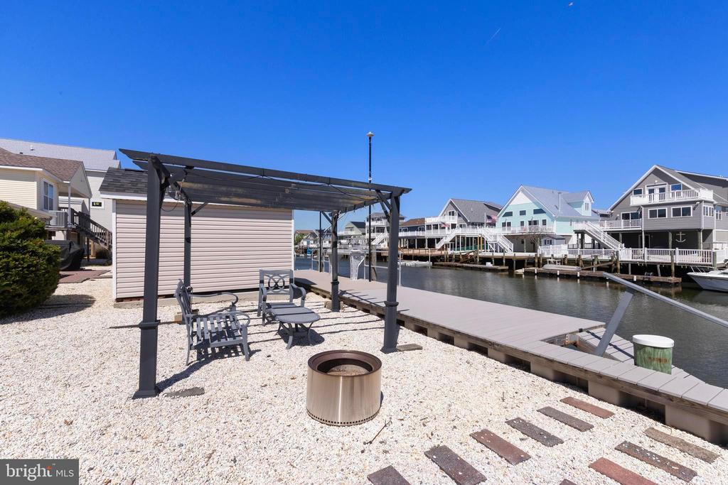 122 N SPINNAKER DRIVE