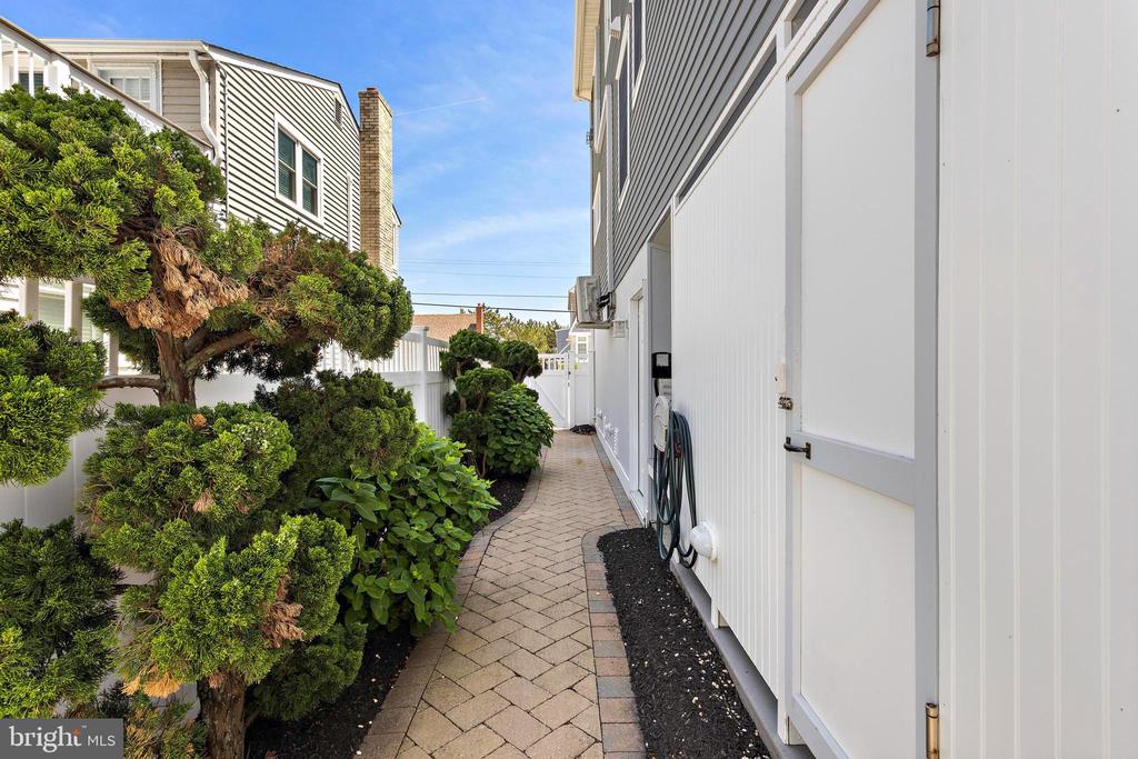 127 E 13TH STREET