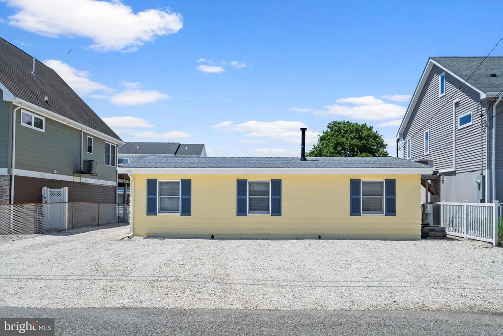 909 JANE DRIVE