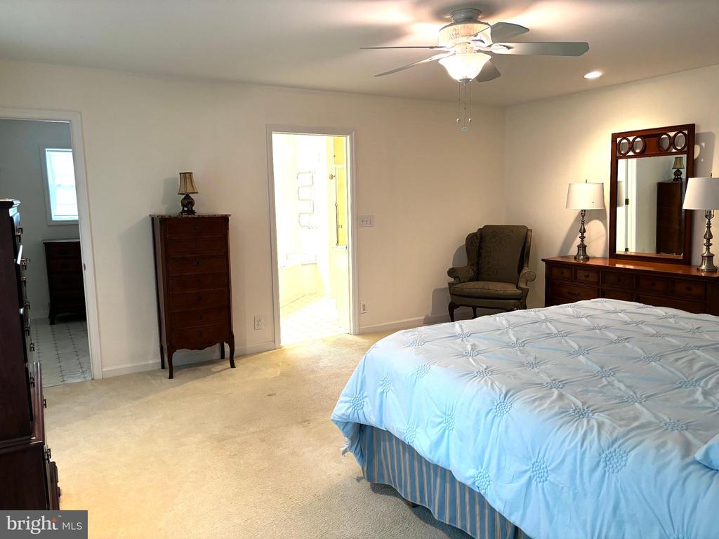 4 W WOODDUCK DR