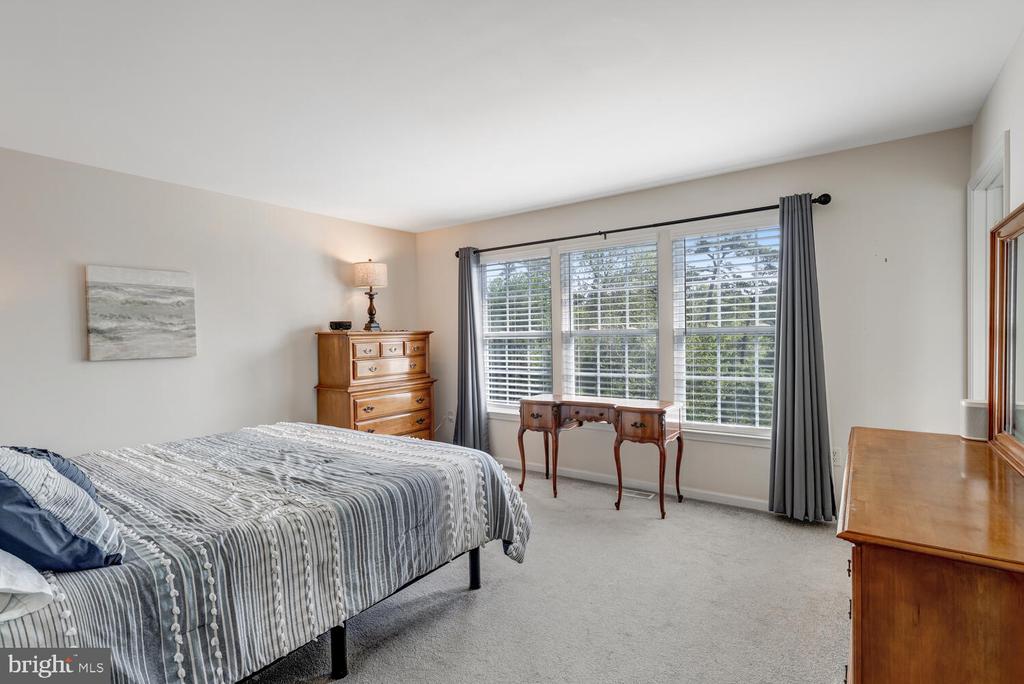 27 WATERS EDGE DRIVE
