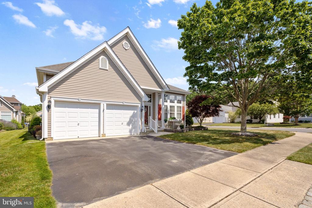 2 WOODLAKE COURT