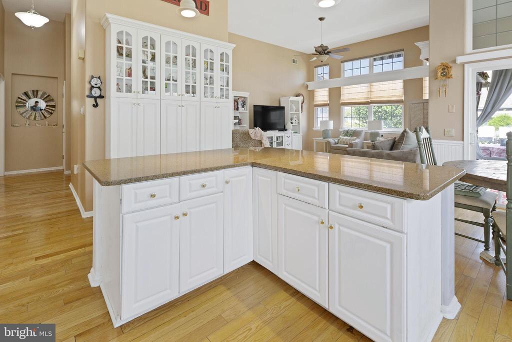 2 WOODLAKE COURT