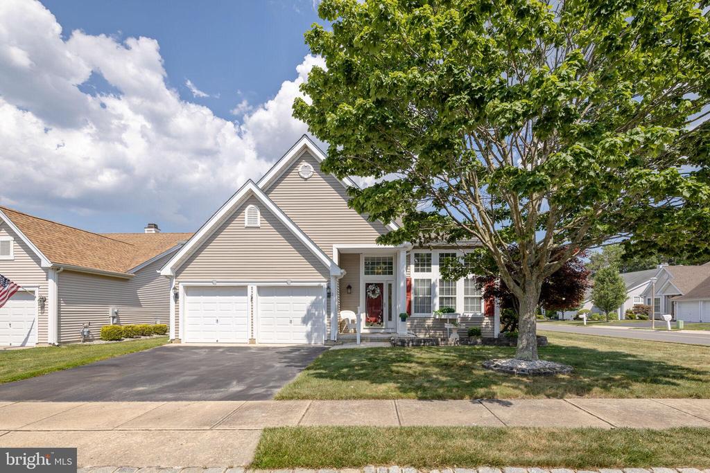 2 WOODLAKE COURT