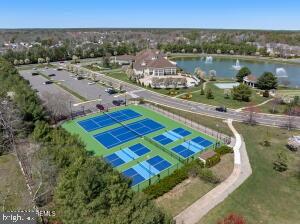 2 WOODLAKE COURT