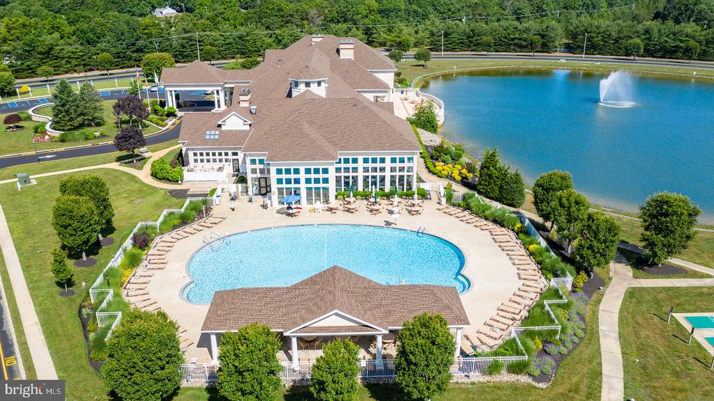2 WOODLAKE COURT