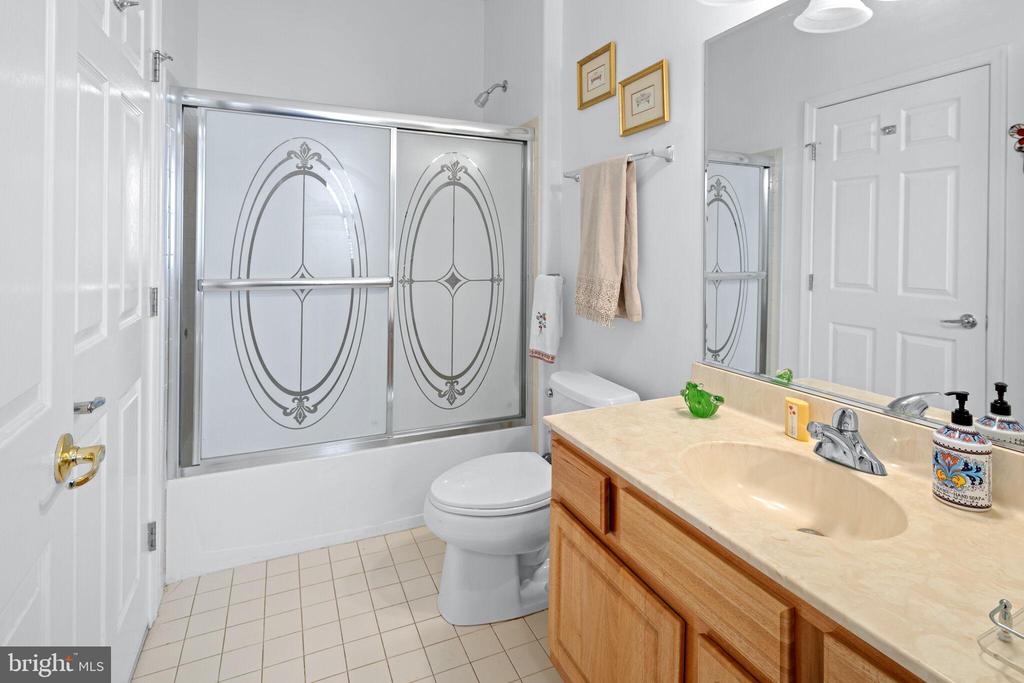 2 WOODLAKE COURT