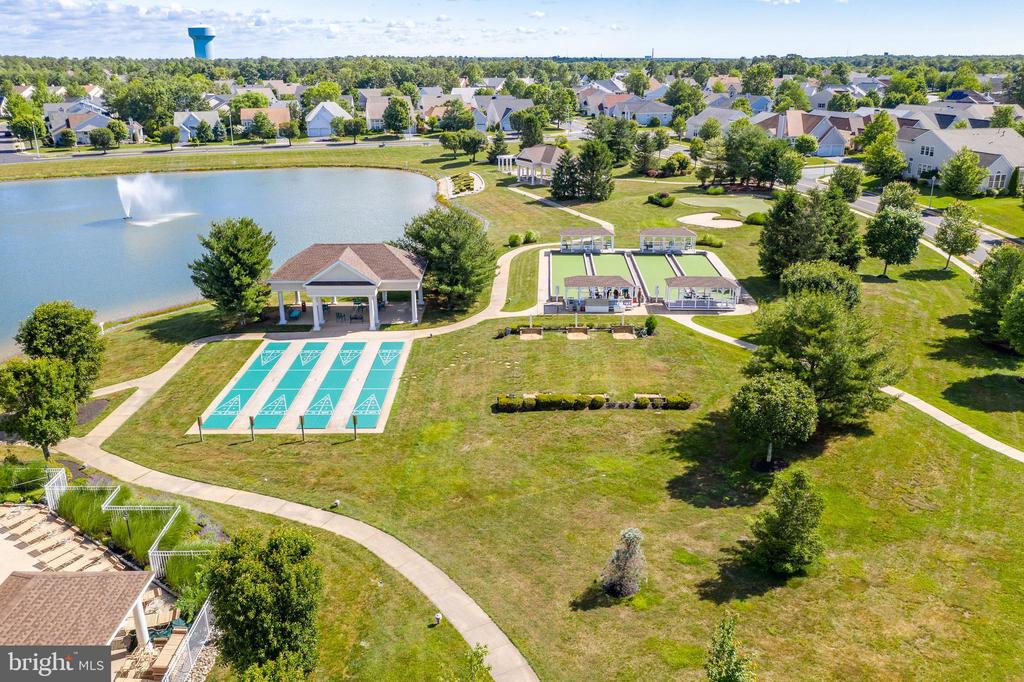 2 WOODLAKE COURT