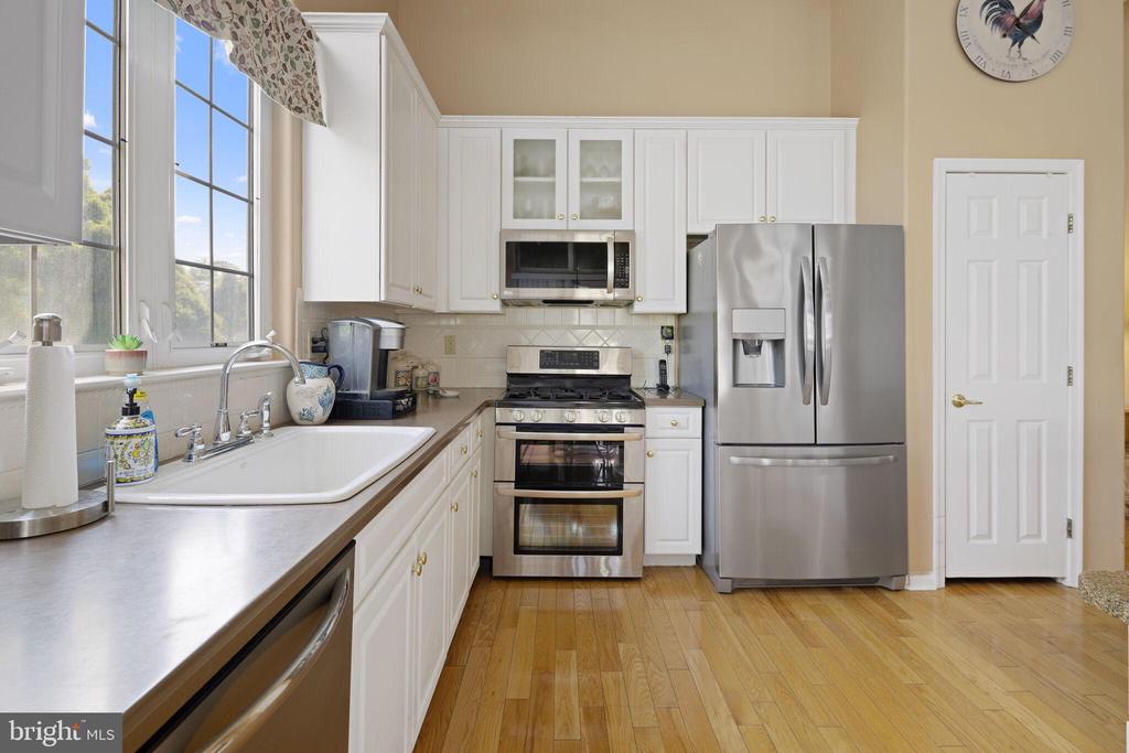 2 WOODLAKE COURT