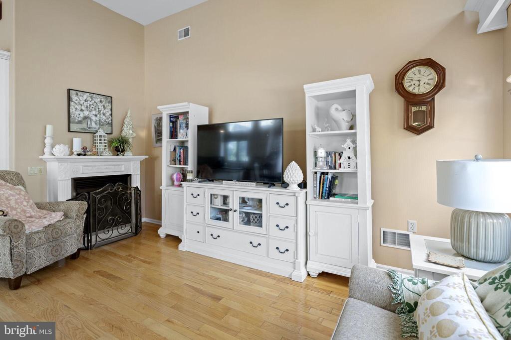 2 WOODLAKE COURT