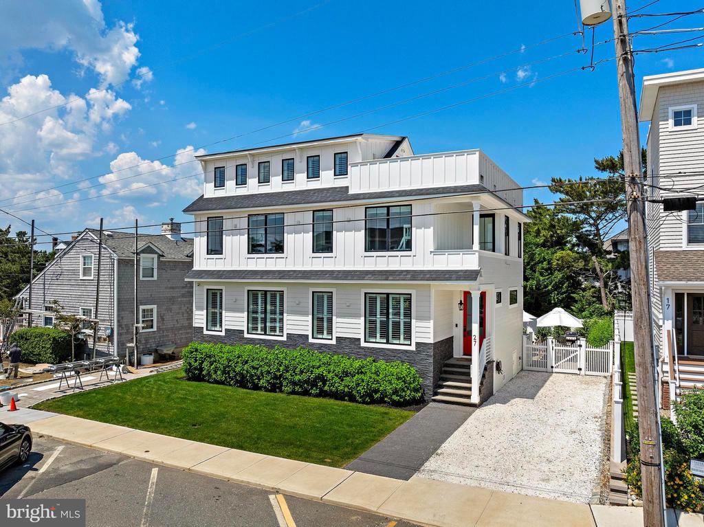 27 THIRD STREET