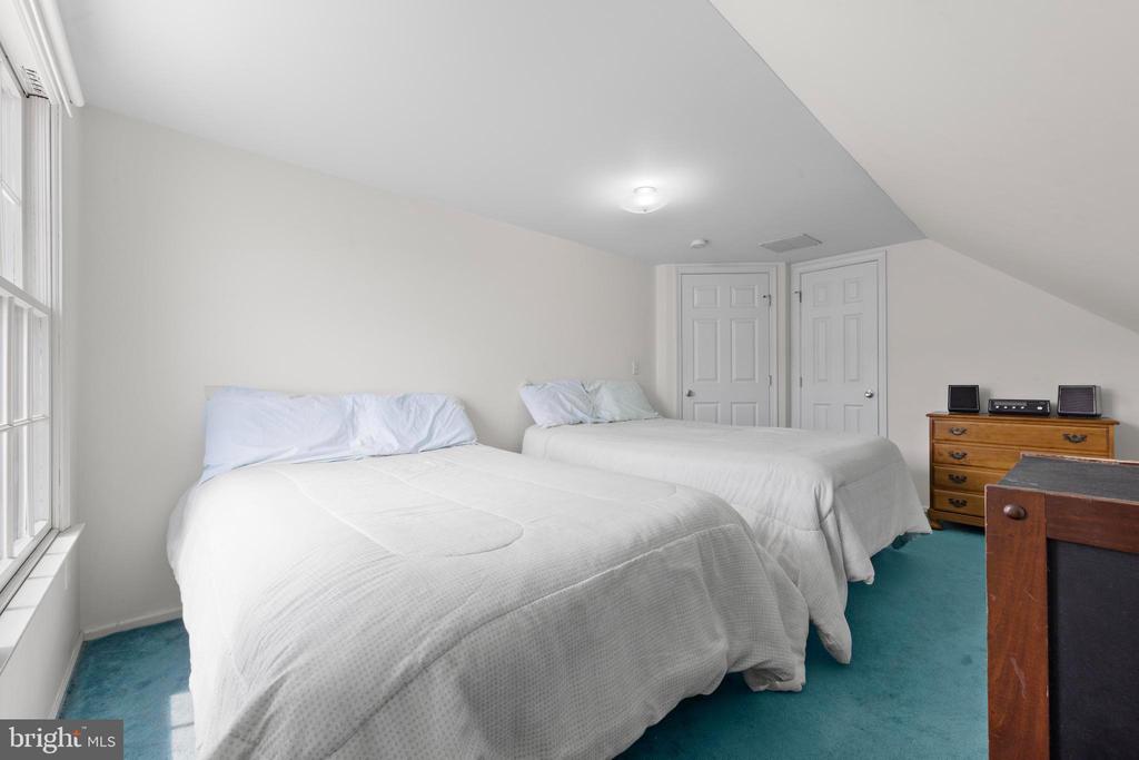 272 N 2ND STREET