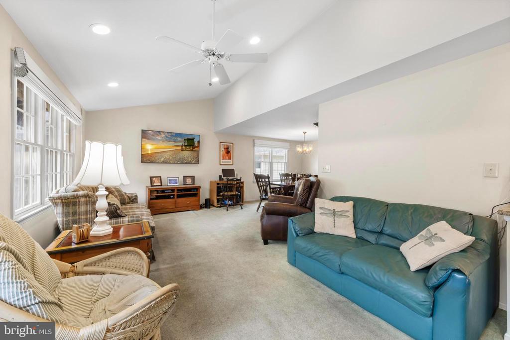 272 N 2ND STREET