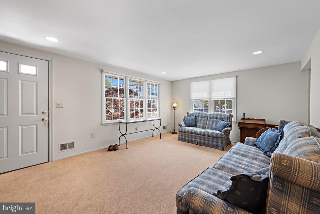 272 N 2ND STREET