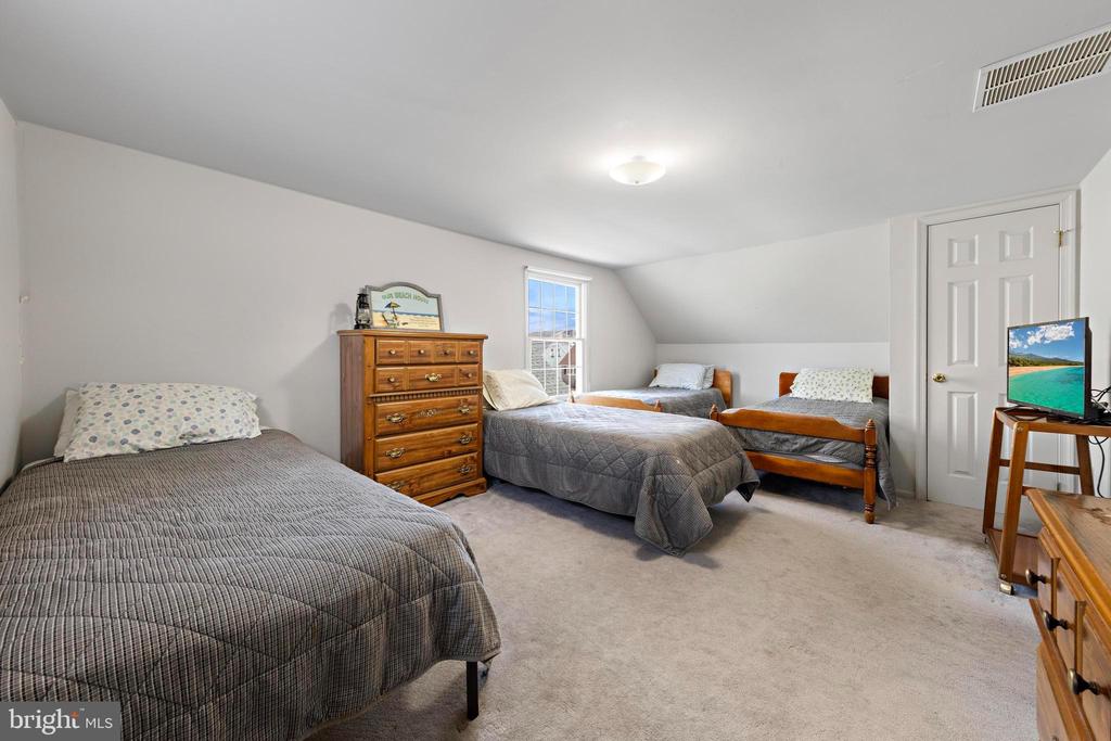 272 N 2ND STREET