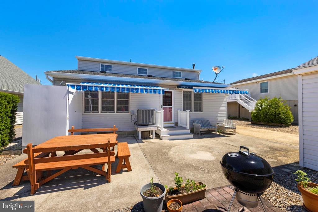 272 N 2ND STREET