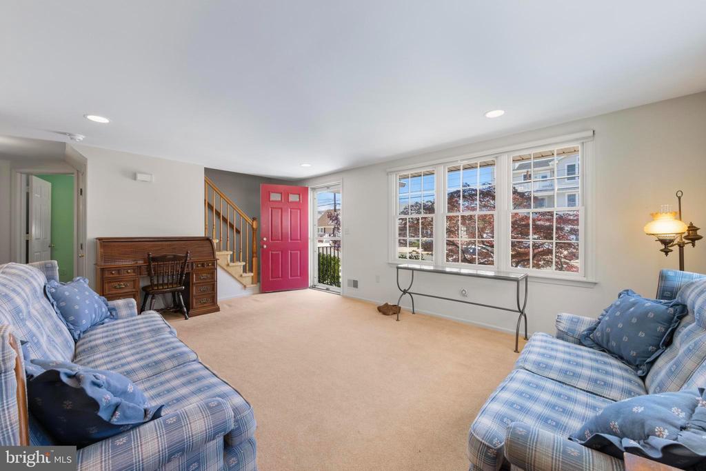 272 N 2ND STREET