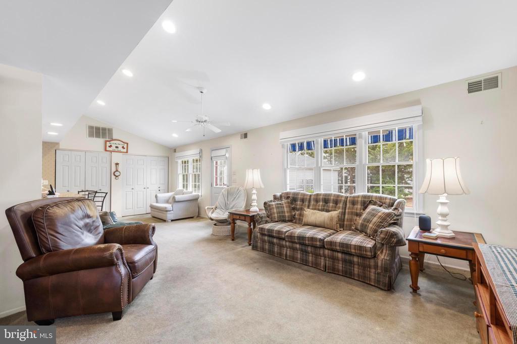 272 N 2ND STREET