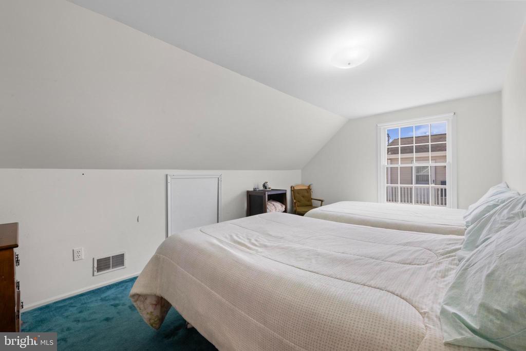 272 N 2ND STREET