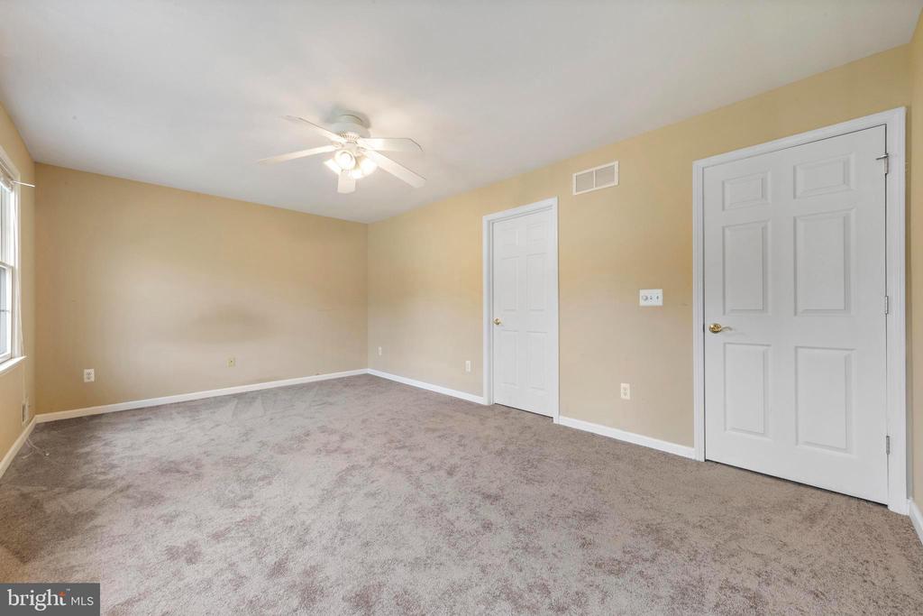 746 RAILROAD DRIVE