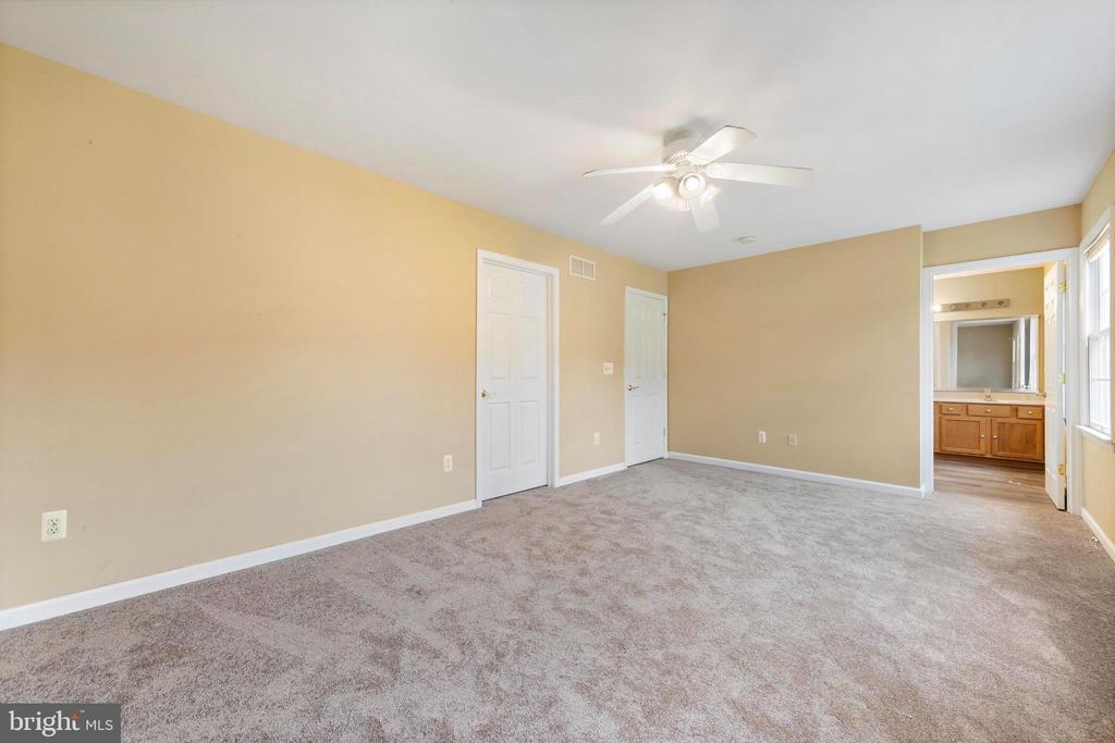 746 RAILROAD DRIVE